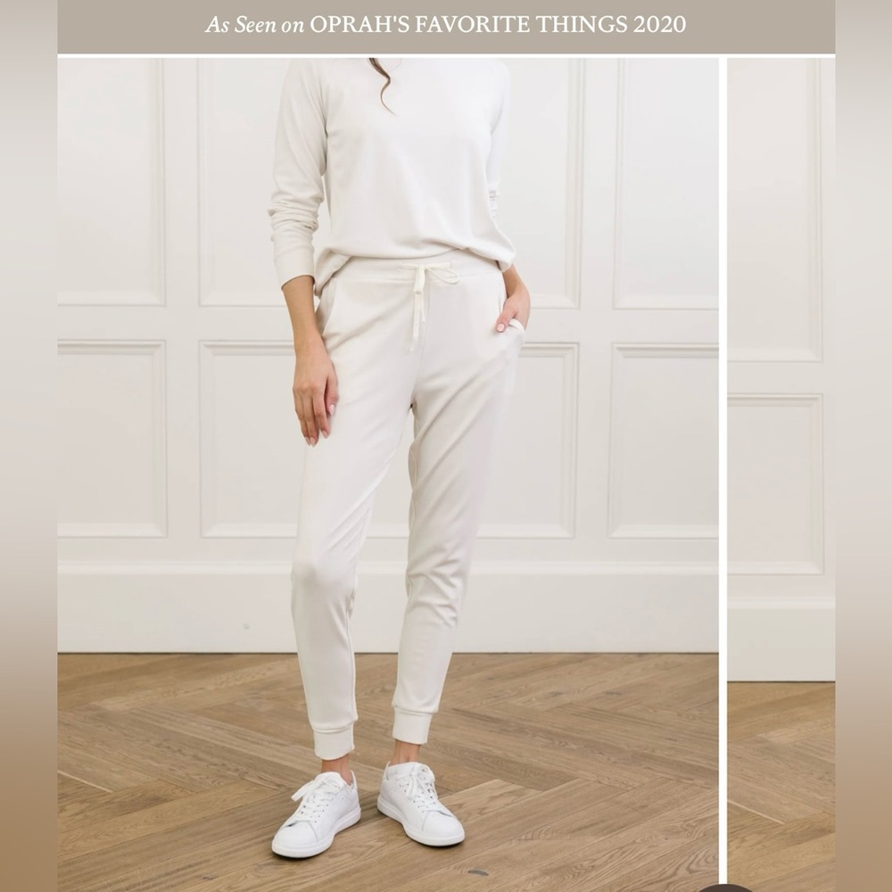 BRAND NEW Cozy Earth Women's Bamboo Jogger Pant in Ivory. Regular fit, size XS